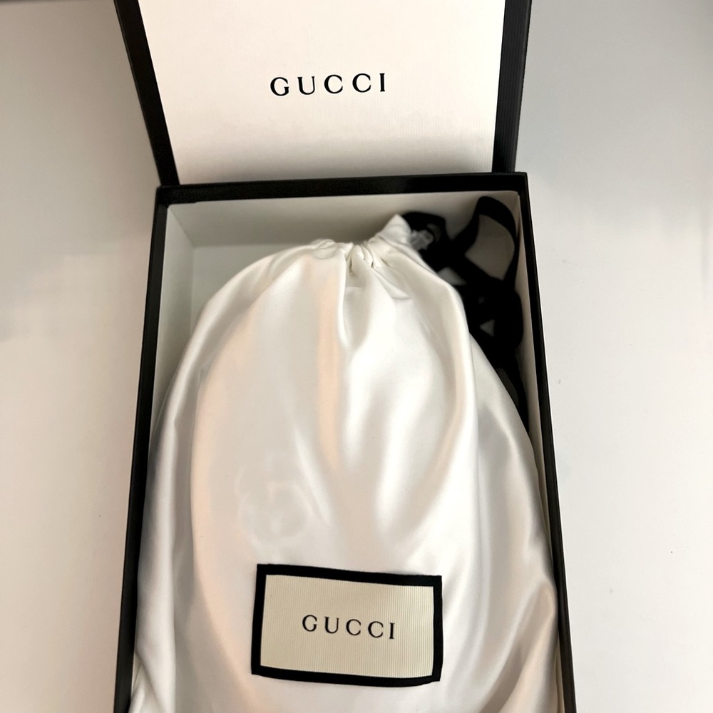 GUCCI
Calfskin Matelasse GG Marmont Belt Bag 75/30 Porcelain Rose - Picture 14 of 15